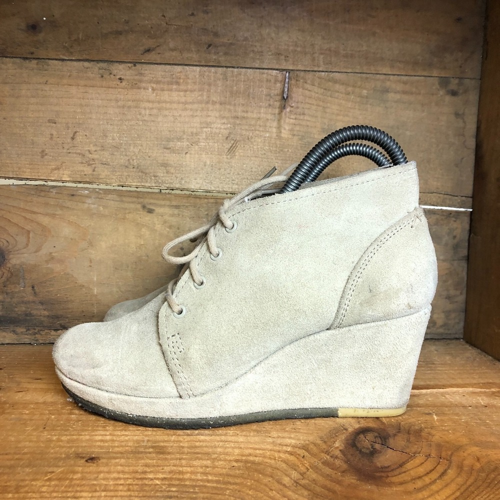 Clarks Original Womens Size 6.5 shoes brown Suede ankle Wedge Booties boots